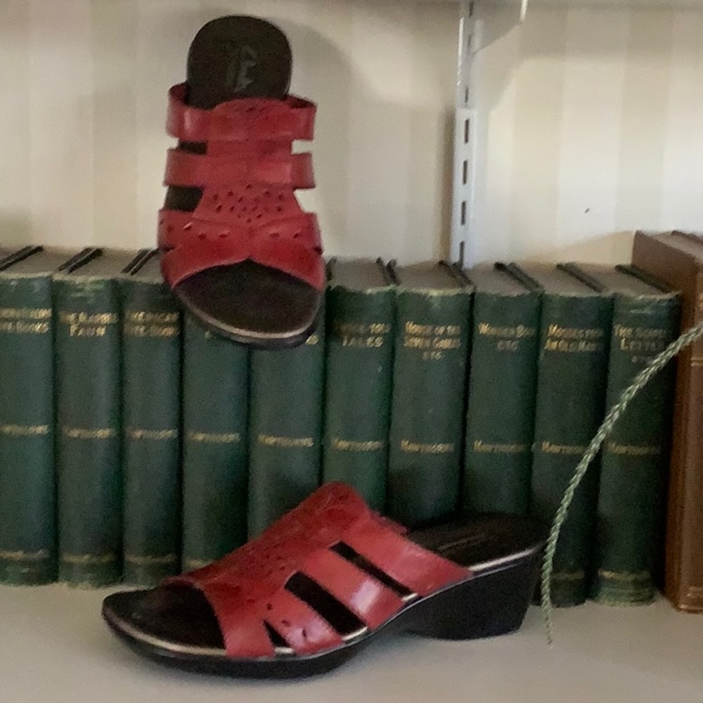 Clark’s comfort sole wedge sandal. Leather, red, size 7